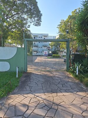 Apartamento na Cavalhada com estacionamento privativo