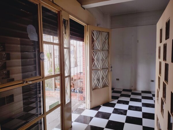 LOJA NA RUA MIGUEL COUTO ESQ. AV. PE. CACIQUE